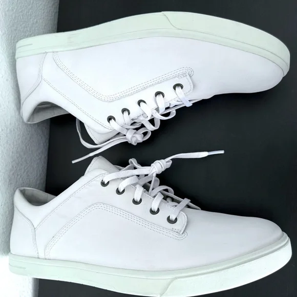 NEW UGG White Leather Lace Up Sneakers